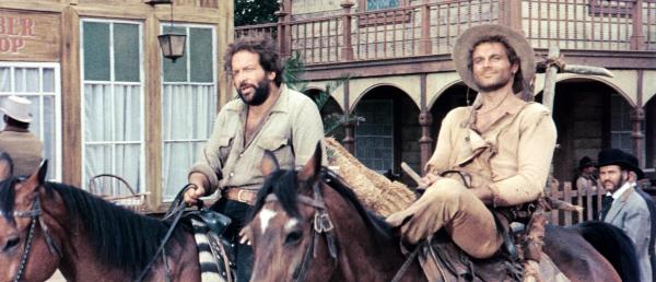 Bild 1 von 9: Bei ihrem Aufenthalt in einer Kleinstadt werden die beiden Banditen der 'Kleine ' (Bud Spencer, l.) und sein Bruder der 'müde Joe' (Terence Hill, r.), für Regierungsagenten gehalten ...