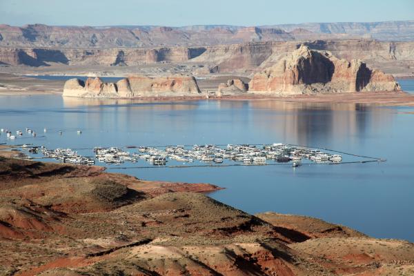 Bild 1 von 6: Hausboote auf dem Lake Powell warten auf die Saison.