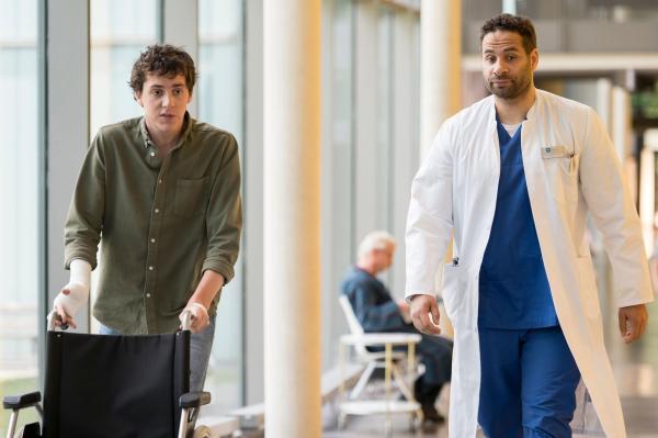 Bild 1 von 6: Pius Heber (Vincent Sauer, l.); Matteo Moreau (Mike Adler, r.)