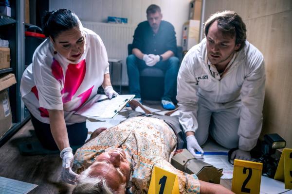 Bild 1 von 13: Im Bild: Maria Happel (Franziska Beck), Wolfgang Ortner (Helmut Brandl), Max Fischnaller (Julius Rubatsch).