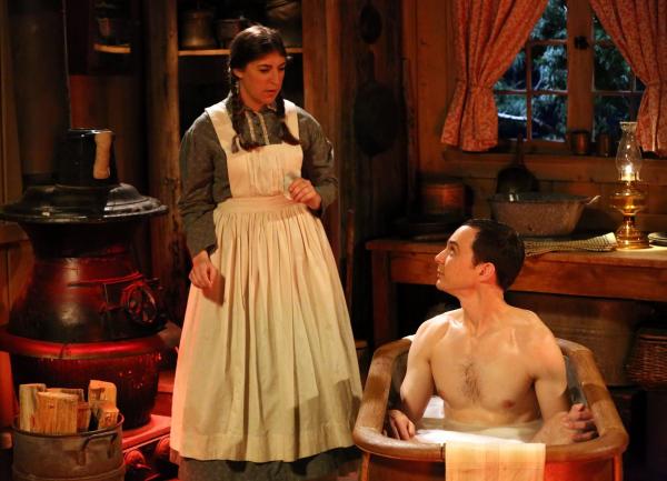 Bild 1 von 28: Ein Geheimnis von Amy (Mayim Bialik, l.) über ihre Wünsche mit Sheldon (Jim Parsons, r.) kommt bei einem Mädchenabend ans Tageslicht ...