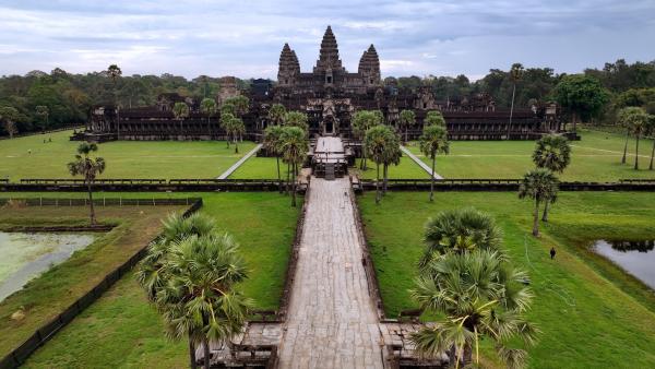 Bild 1 von 5: Die Tempelanlage von Angkor Wat aus dem 12. Jahrhundert ist das Wahrzeichen Kambodschas.