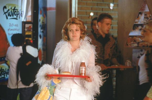 Bild 1 von 6: Die verklemmte Jung-Journalistin Josie Geller hat zwei große Träume: Als seriöse Reporterin den Durchbruch zu schaffen und endlich den \