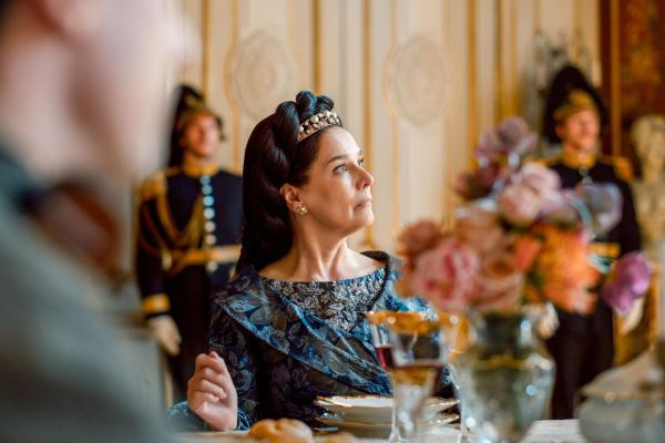 Bild 1 von 31: Im Bild: Als Sisi erfährt, dass Franz den gemeinsamen Sohn Rudolf aus der Armee genommen hat, kehrt sie an den Hof nach Wien zurück. Erzherzogin Sophie (Désirée Nosbusch, Mi.) bereitet Sisi einen kühlen Empfang.