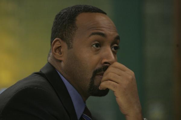 Bild 1 von 4: Jesse L. Martin as Detective Ed Green -- NBC
