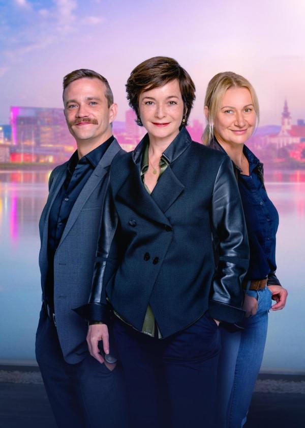 Bild 1 von 2: Im Bild (v.li.): Michael Steinocher (Stefan Pichlwanger), Katharina Stemberger (Joe Haizinger), Angelika Niedetzky (Biggi Obergschwendter).