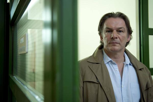 Bild 1 von 37: Hat Firmenbesitzer Jürgen Wolter (Max Herbrechter) die Pharmareferentin Monika Rietz ermordet, um Zulassungsmanipulationen seiner neu entwickelten Fitnessdragees zu vertuschen?