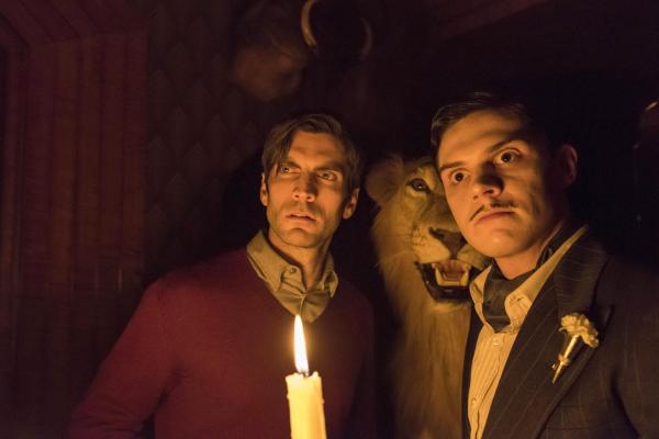 Bild 1 von 15: John Lowe (Wes Bentley, l.); James March (Evan Peters, r.)
