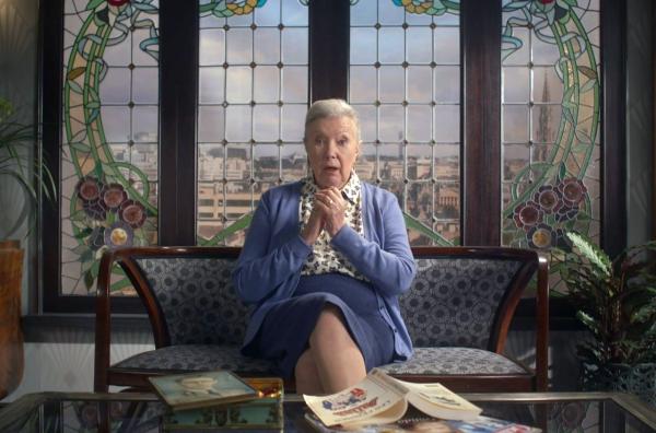 Bild 1 von 3: In trauter Kaffeekränzchenatmosphäre liefern sich diese rüstigen Rentnerinnen einen gemeinsamen Schlagabtausch.