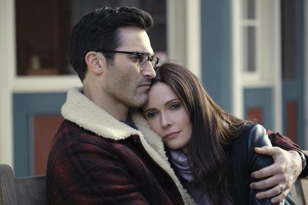 Bild 1 von 5: Clark Kent (Tyler Hoechlin, l.); Lois Lane (Elizabeth Tulloch, r.)