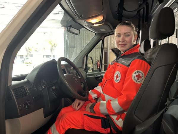 Bild 1 von 9: Celine Kilian, Rettungssanitäterin beim DRK.