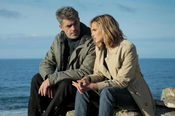 Bild 1 von 35: Joseph Layrac (Thierry Neuvic, l.); Audrey Barreyre / Audrey Vigne (Camille Lou, r.)