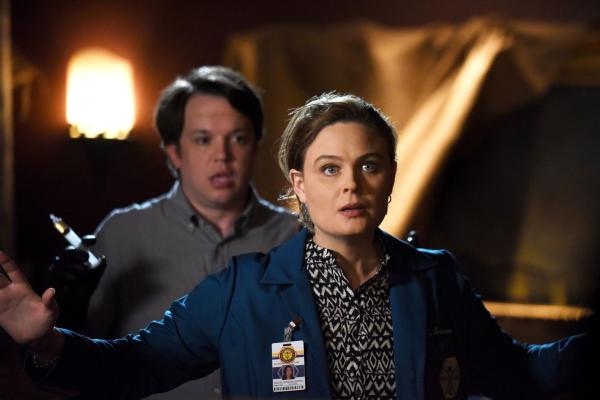 Bild 1 von 12: Zack Addy (Eric Millegan, l.); Temperance Brennan (Emily Deschanel, r.)