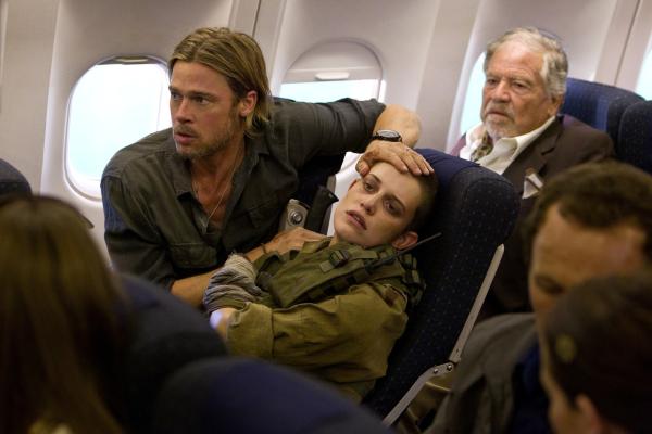 Bild 1 von 22: Center left to right: Brad Pitt is Gerry Lane and Daniella Kertesz is Segen in WORLD WAR Z, from Paramount Pictures and Skydance Productions in association with Hemisphere Media Capital and GK Films. WWZ-01936R