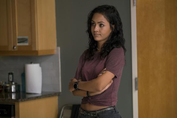 Bild 1 von 10: Auf der Suche nach ihrem Vater führt die Verfolgung von dessen Handy Riley (Tristin Mays) zu Jacks Wohnung, wo sie wider Erwarten beide bei der Lösung eines großen Problems vorfindet ...