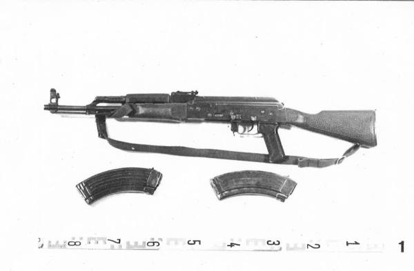 Bild 1 von 4: Ein rätselhafter Fall: Ein Polizist wurde ermordet, die Tatwaffe ist eine Maschinenpistole aus Beständen der Nationalen Volksarmee.
