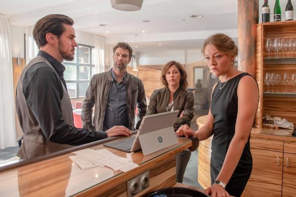 Bild 1 von 25: Im Bild (v.li.): Dominik Raneburger (Gerhard Ortner), Jakob Seeböck (Lukas Roither), Julia Cencig (Nina Pokorny), Lola Dockhorn (Katy Holzer).