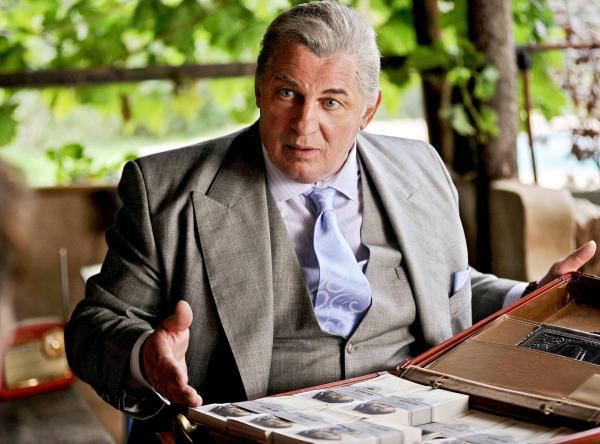 Bild 1 von 18: Im Bild: Heinz Hoenig als Hans-Herbert Blatzheim.