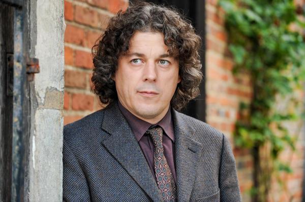 Bild 1 von 4: Im Bild: Alan Davies (Marcus Richards).