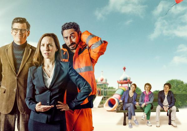 Bild 1 von 10: Im Bild (v.li.): Manuel Rubey (Jasper Lipp), Katharina Schüttler (Ines Schickling), Eko Fresh (Firat Bozoklu), Lena Dörrie (Simone Eder-Lipp), Karolina Lodyga (Natascha Bozoklu), Sergej Moya (Max Niemitz).