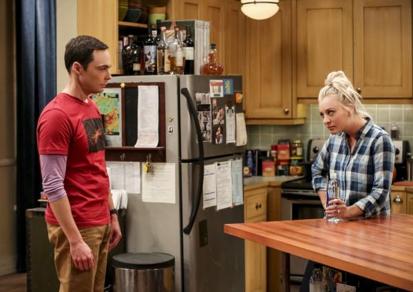 Bild 1 von 20: Als sich Sheldon (Jim Parsons, l.) darauf einlässt, mit dem Geologen Bert zusammenzuarbeiten, hat er Angst, dass dadurch sein Ansehen geschwächt wird und sucht Rat bei Penny (Kaley Cuoco, r.) ...
