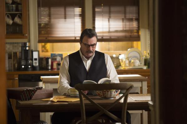 Bild 1 von 7: Frank (Tom Selleck) ist in großer Sorge als ein alter Partner ankündigt, ein Buch über die Anfänge ihrer Polizeiarbeit zu veröffentlichen. Ein paar seiner damaligen Machenschaften sollten besser niemals ans Licht kommen ...