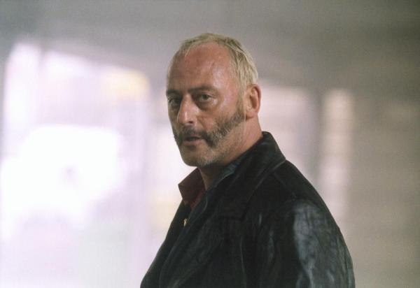 Bild 1 von 14: Kommt einer ungeheuerlichen Verschwörung auf die Spur: Ex-Bulle Schiffer (Jean Reno) ...