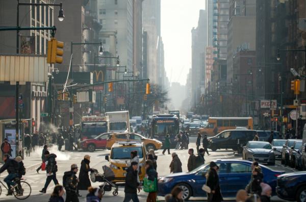 Bild 1 von 3: Jeder weiß, dass in New York alles schneller geht als anderswo. Aber gegen Ende des 19. Jahrhunderts ging hier nichts voran ...