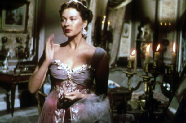 Bild 1 von 5: Droucette (Yvonne De Carlo) gibt sich als Gräfin aus, um Napoleon zu helfen.