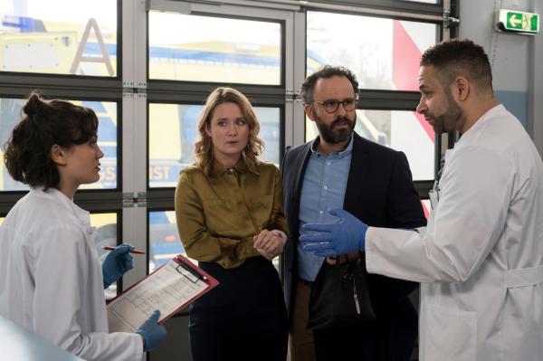 Bild 1 von 7: (v.l.n.r.) Rebecca Krieger (Milena Straube); Nele Schöne (Pauline Knof); Sebastian Reiter (Sami Loris); Matteo Moreau (Mike Adler)