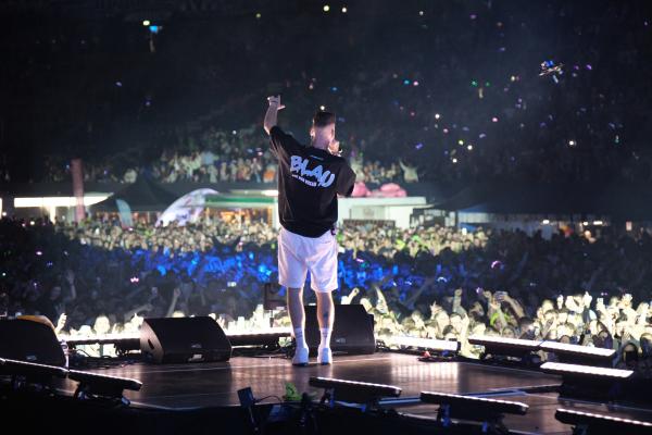 Bild 1 von 14: Julian Sommer vor 35.000 Partyschlager-Fans in Gelsenkirchen