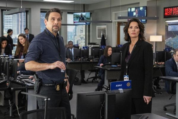 Bild 1 von 6: FBI ASAC Jubal Valentine (Jeremy Sisto, l.); FBI SAC Isobel Castille (Alana De La Garza, r.)