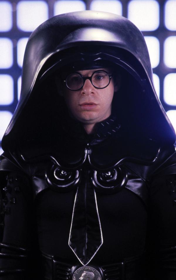 Bild 1 von 5: Lord Helmchen (Rick Moranis) soll Prinzessin Vespa vom Planeten Druidia entführen, um anschließend ihren Vater König Roland zu erpressen.