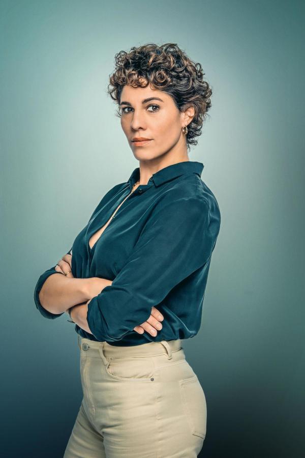 Bild 1 von 26: Im Bild: Jasmin Gerat (Inès Lemarchal).