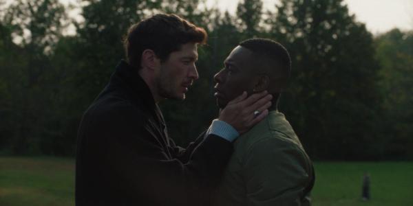 Bild 1 von 6: Mathieu (Éric Bruneau, l.); Andrew Darnly (Thomas Antony Olajide, r.)