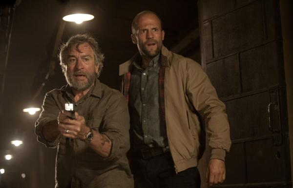 Bild 1 von 16: Wer ist Freund, wer ist Feind? Danny Bryce (Jason Statham, r.) und sein Lehrmeister Hunter (Robert De Niro, l.) sollen im Namen eines Scheichs einen Rachefeldzug starten, doch sie sind nicht die einzigen Spieler in einem perfiden Spiel ...