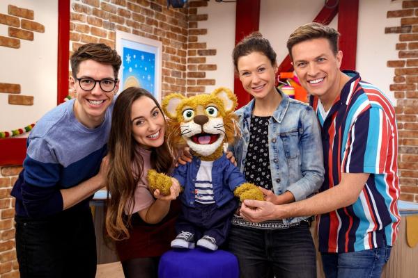 Bild 1 von 11: Im Bild: Christoph Hirschler, Melanie Flicker, Kater Kurt, Christina Karnicnik, Robert Steiner.