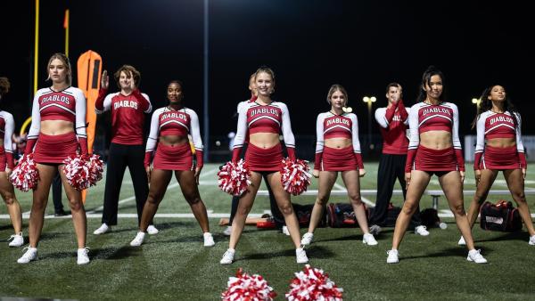 Bild 1 von 5: (v.l.n.r.) McKayla Miller (Tiera Skovbye); Jackie Braun (Sierra Holder); Regan Winters (Alexandra Beaton); Sydney (Madison MacIsaac); Tori Vince (Erika Prevost); Evee Simmons (Makena Zimmerman)