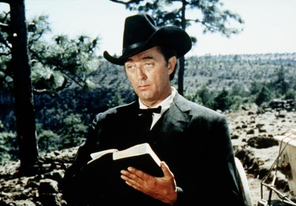 Bild 1 von 6: Der Wanderprediger Rudd (Robert Mitchum) kann mit der Waffe besser umgehen, als mit der Bibel ...