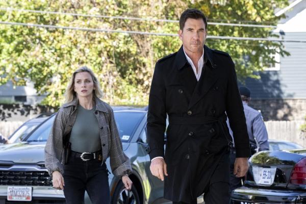 Bild 1 von 7: Nina Chase (Shantel VanSanten, l.); Remy Scott (Dylan McDermott, r.)