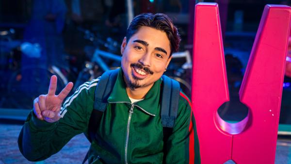 Bild 1 von 2: NightWash feiert sein 25-jähriges Jubiläum im Tanzbrunnen Köln mit einer Open-Air-Show. Moderator Tony Bauer (Foto) präsentiert Top-Comedians wie Özcan Cosar und Atze Schröder. Ein Abend voller Lacher und Höhepunkte erwartet das Publikum.