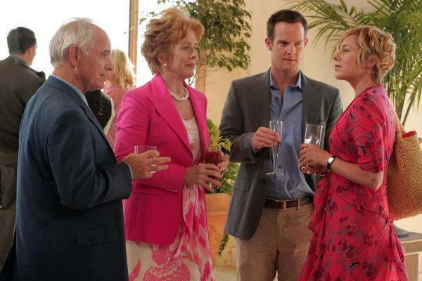 Bild 1 von 5: Im Bild: Holland Taylor (2.v.l.), Jason Gray-Stanford, Traylor Howard.