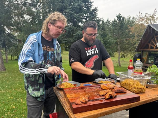 Bild 1 von 13: Nachdem Uke Bosse und Grillinfluencer Klaus Glaetzner  (\