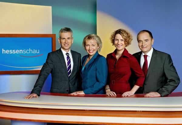 Bild 1 von 1: hessenschau Das Moderatoren-Team der \