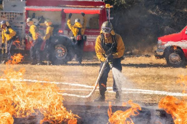 Bild 1 von 10: Eddie Diaz (Ryan Guzman)