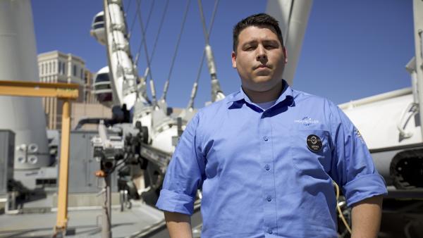 Bild 1 von 3: Nachts ist das Rad für sechs Stunden außer Betrieb, damit die Techniker wichtige Instandsetzungsarbeiten durchführen können.