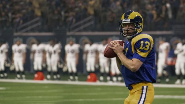 Bild 1 von 5: Kurt Warner (Zachary Levi)