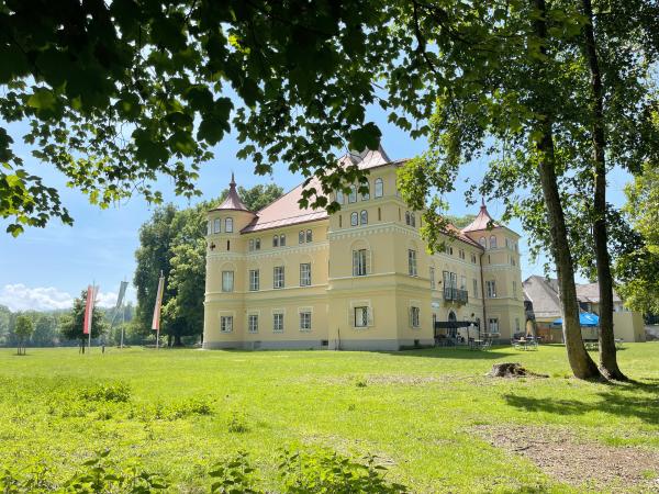 Bild 1 von 4: Schloss Mageregg bei Klagenfurt: neu gestaltet von einem friulanischen Architekten.