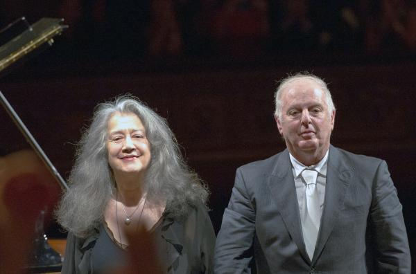 Bild 1 von 3: Martha Argerich und Daniel Barenboim: Beide verbindet eine Künstlerfreundschaft, die in Kindertagen in ihrer gemeinsamen Heimatstadt Buenos Aires begann.