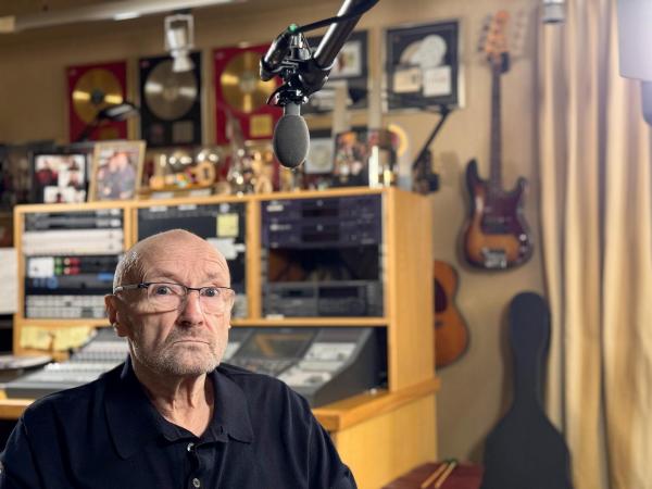 Bild 1 von 12: Im Bild: Phil Collins war einer der wenigen Künstler, die 1985 bei beiden Live-Aid-Konzerten auftraten, sowohl in London als auch in Philadelphia.